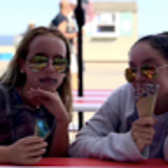 Meet your Posher, Alexandra - Picture 1 of 1